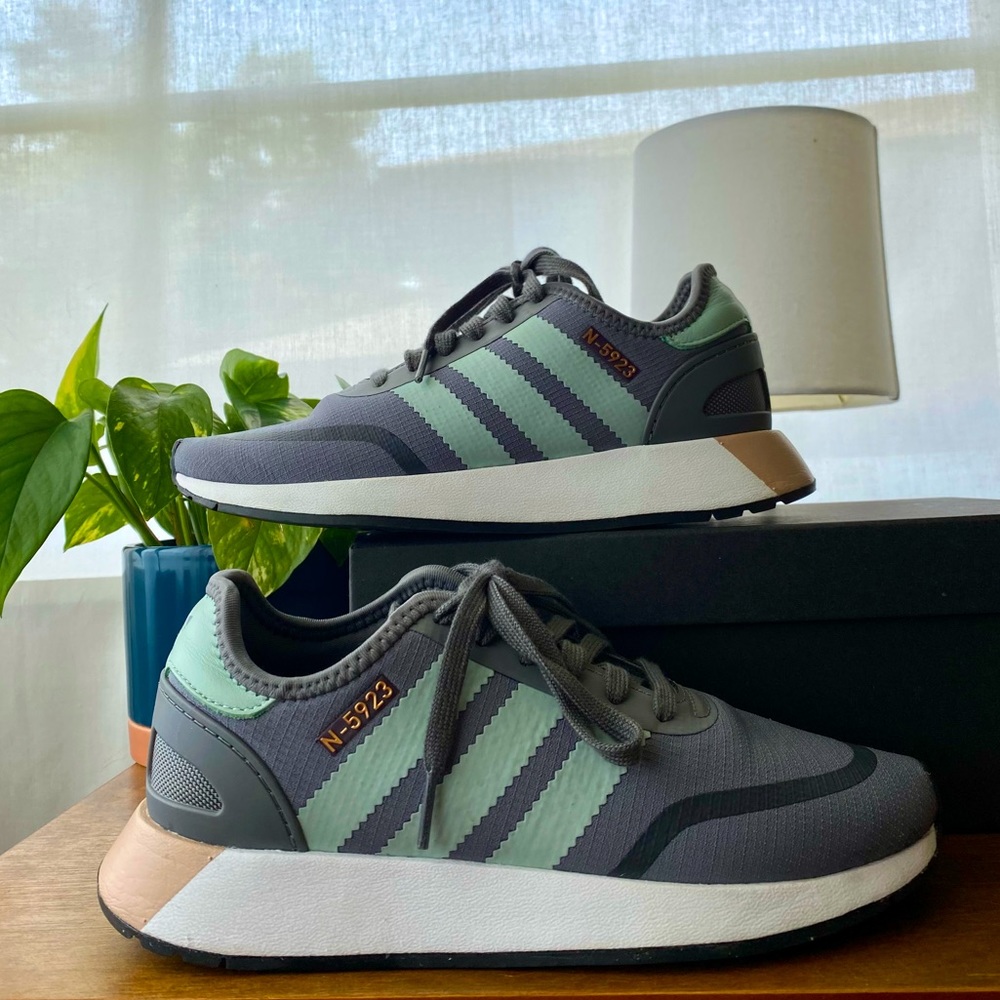 Adidas Sneakers